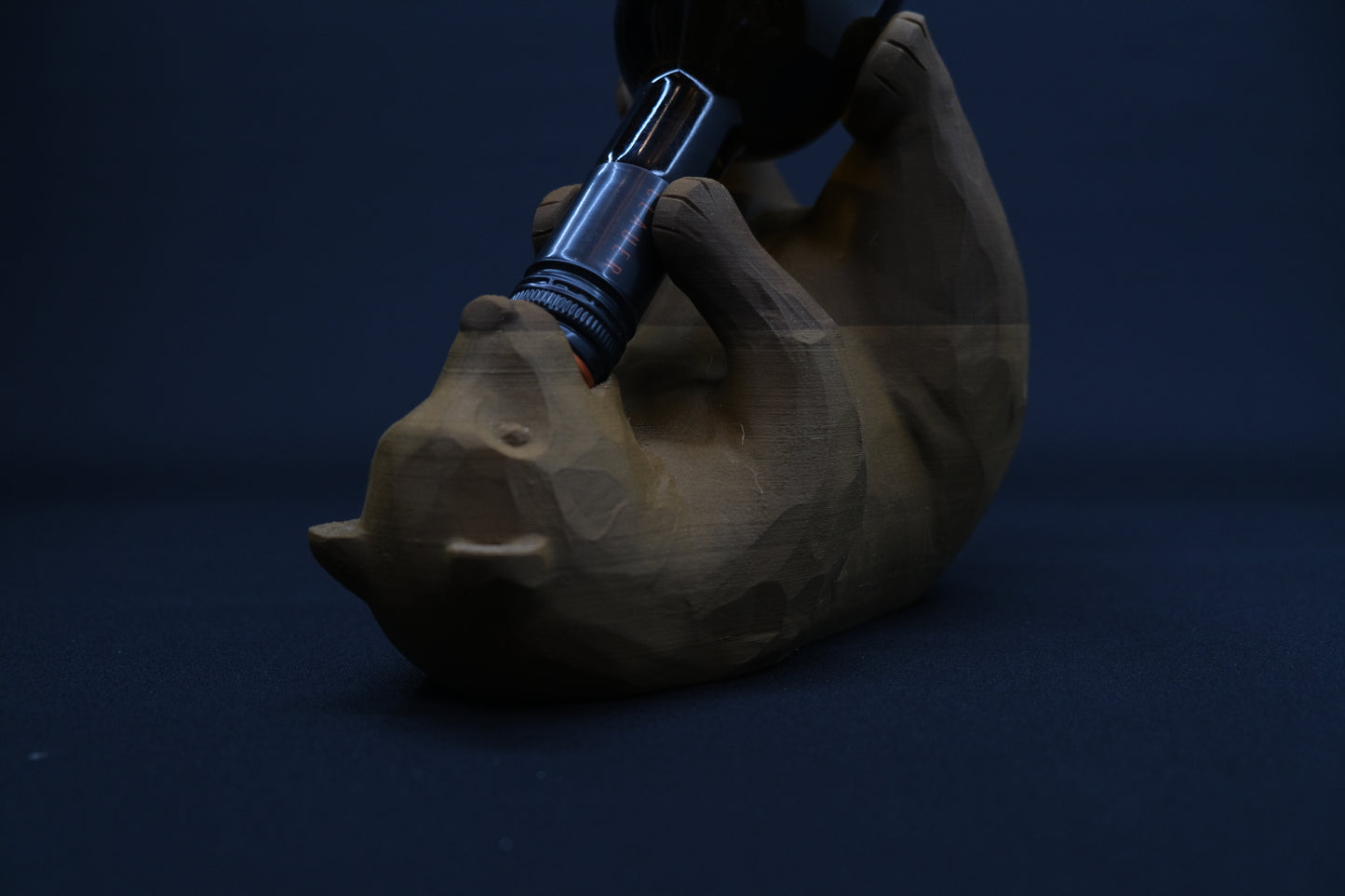 Weinhalter „Bär“ – dekorativer Flaschenhalter