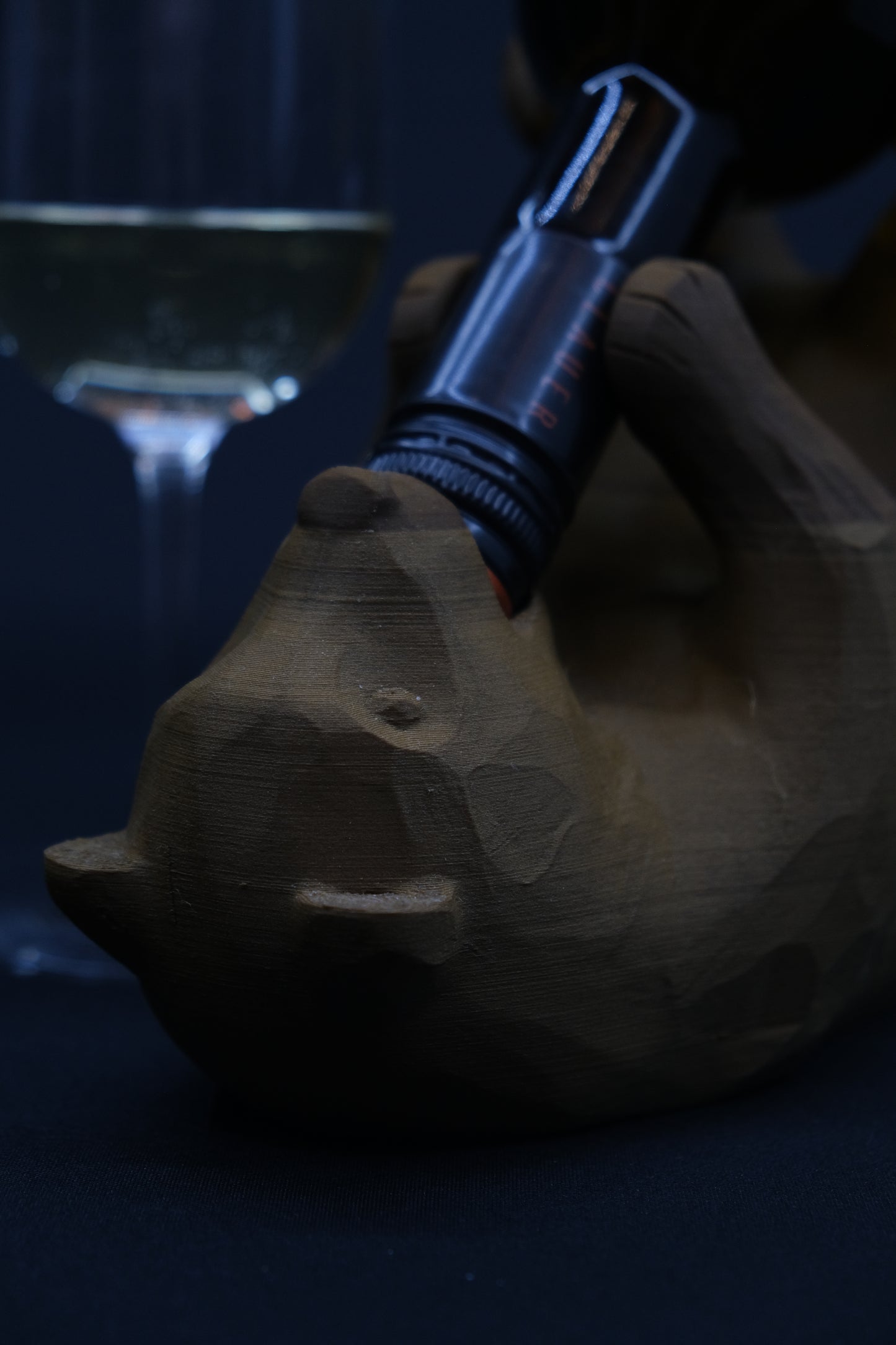 Weinhalter „Bär“ – dekorativer Flaschenhalter