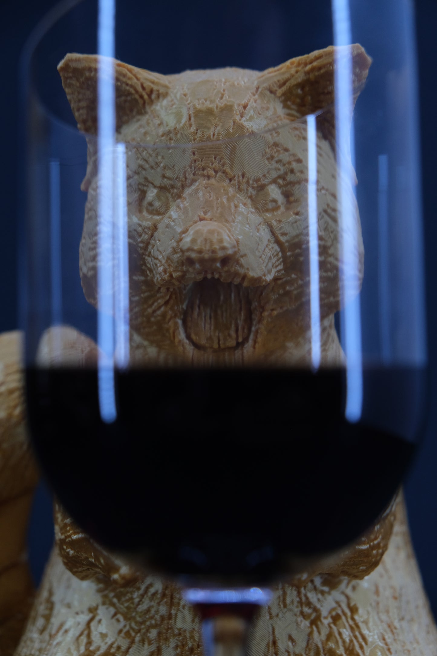 Weinhalter „Roter Panda“ – verspielter Flaschenhalter