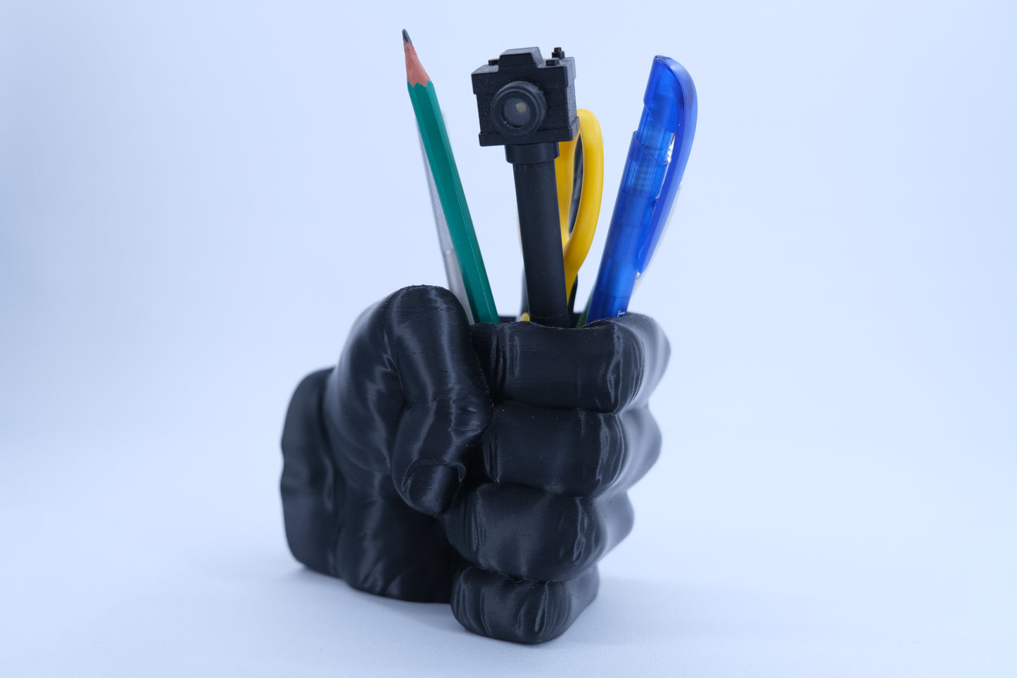 Stifthalter „Faust“ – markantes Schreibtisch-Accessoire