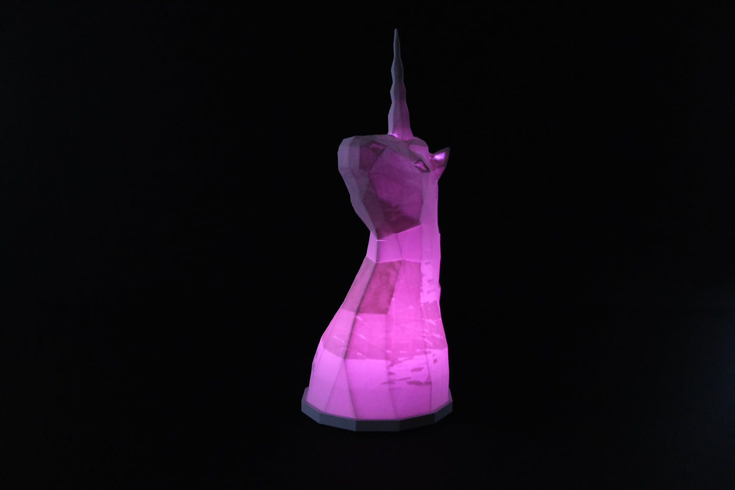 Einhorn Lampe – stilvolle Nachttischlampe mit LED-Funktion