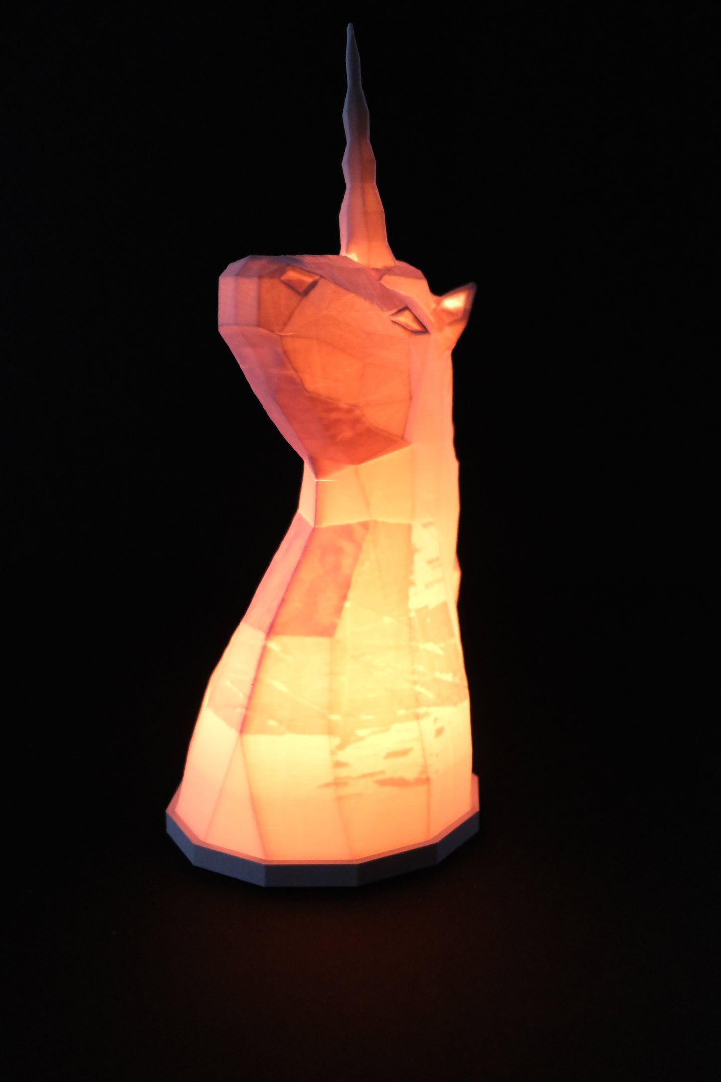 Einhorn Lampe – stilvolle Nachttischlampe mit LED-Funktion