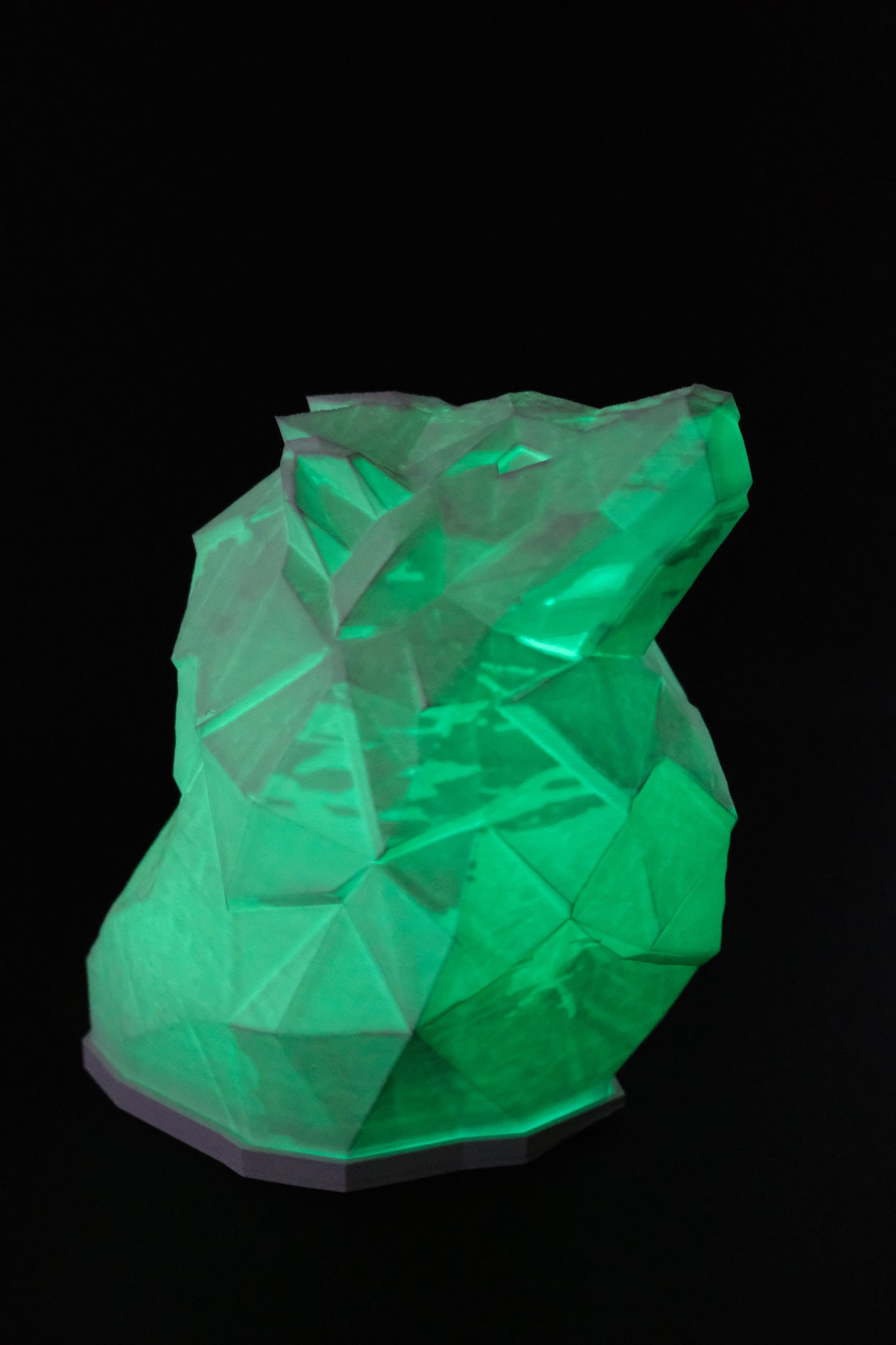 Löwe Lampe – stilvolle Nachttischlampe mit LED-Funktion