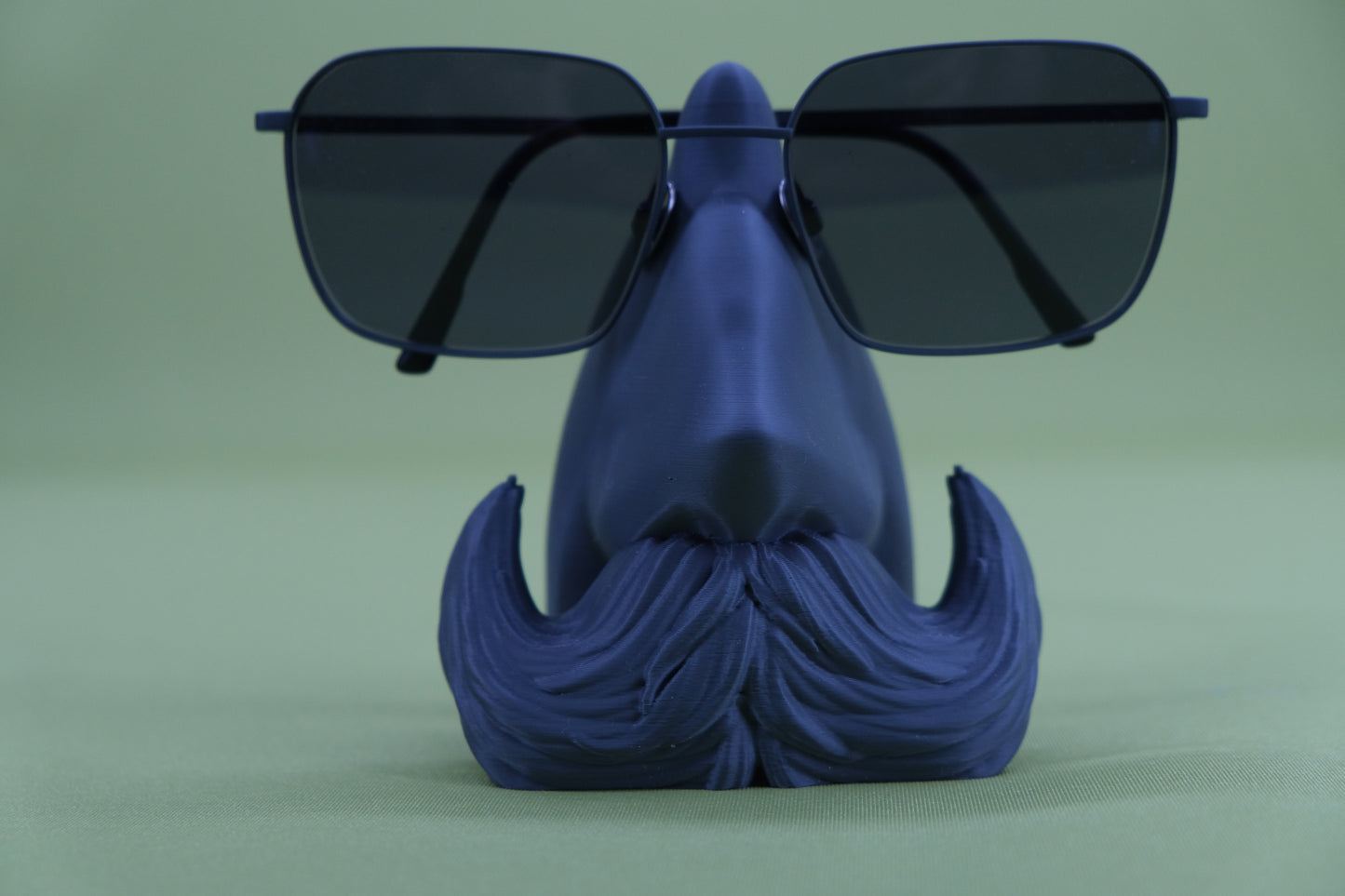 Brillenhalter „Nase“ – stylischer Brillenständer mit Schnurrbart