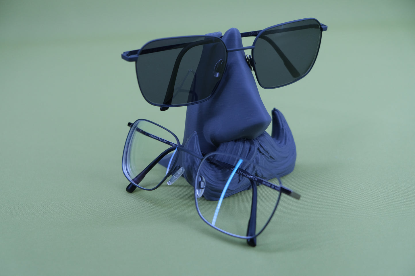 Brillenhalter „Nase“ – stylischer Brillenständer mit Schnurrbart